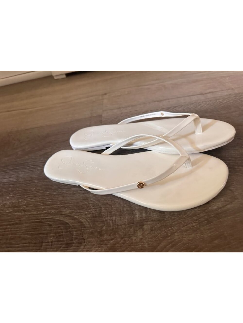 Jessica Simpson White thin flip flops size 9 - Picture 4 of 5